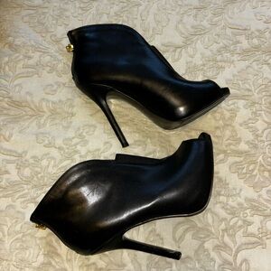 Guess high heel shoes, excellent condition, see pictures, high heel